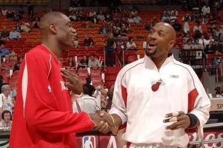 守篮板上更 守篮板上更